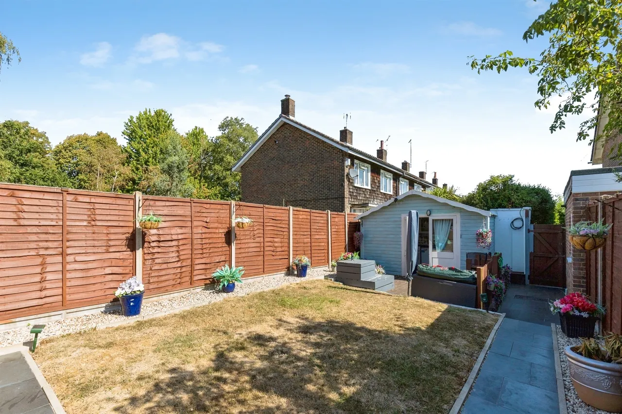 Hawkins Road, CRAWLEY, photo 9