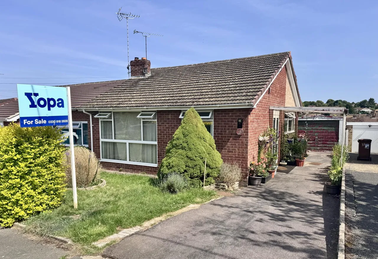 2 bed house for sale, Mewburn Road, Banbury, OX16