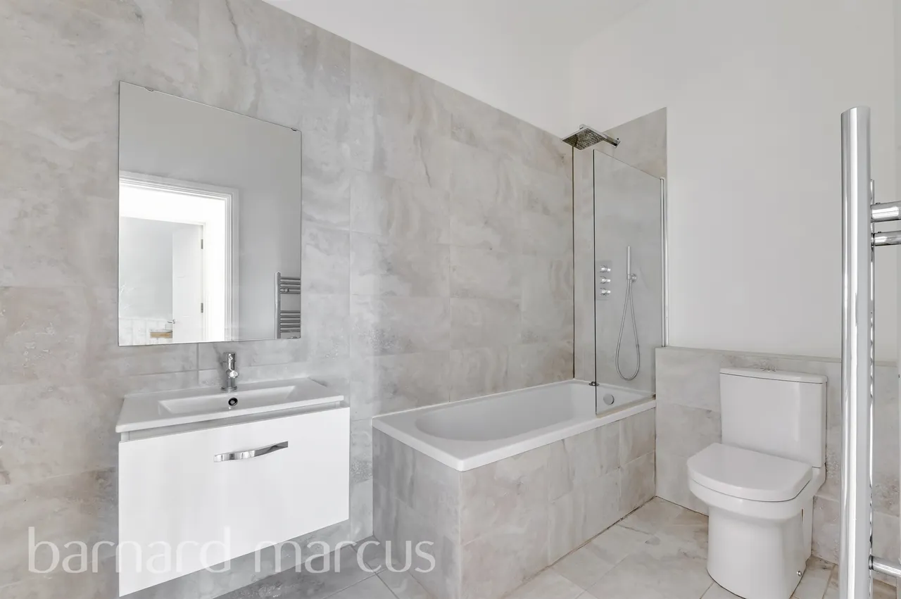 Station Approach, Tadworth, photo 10