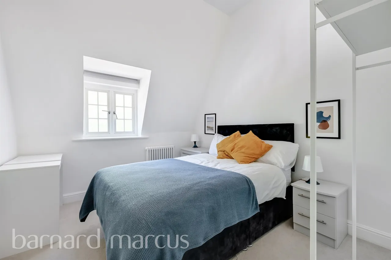 Station Approach, Tadworth, photo 7