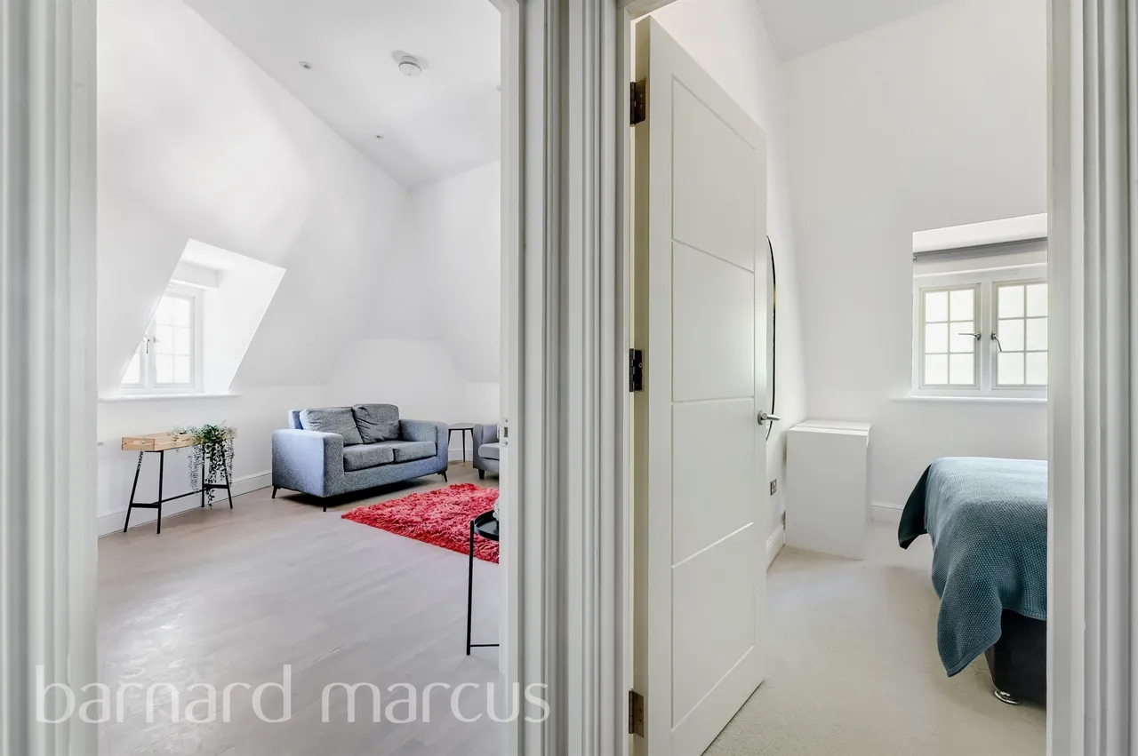 Station Approach, Tadworth, photo 8