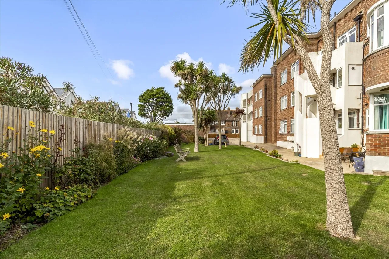 George V Avenue, West Worthing, photo 15