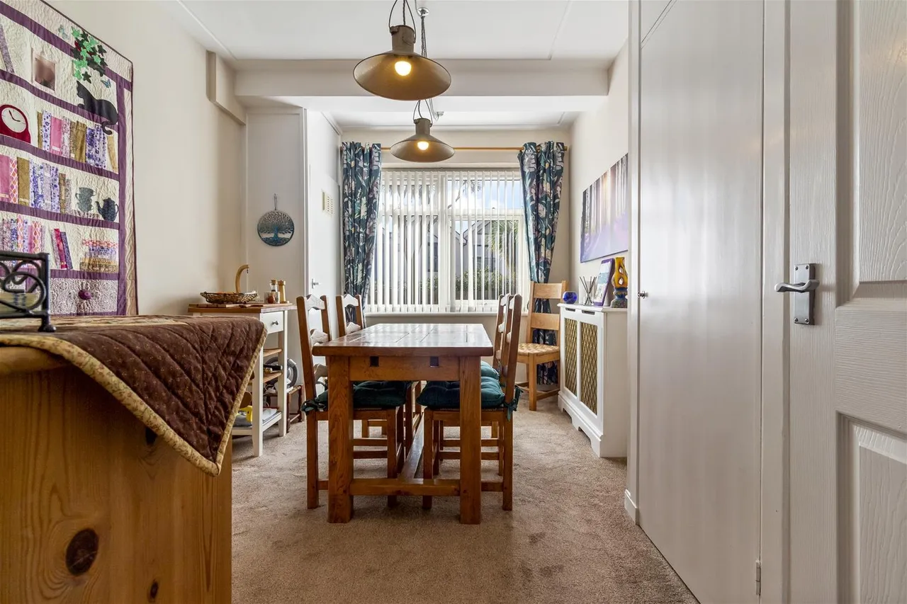 George V Avenue, West Worthing, photo 13