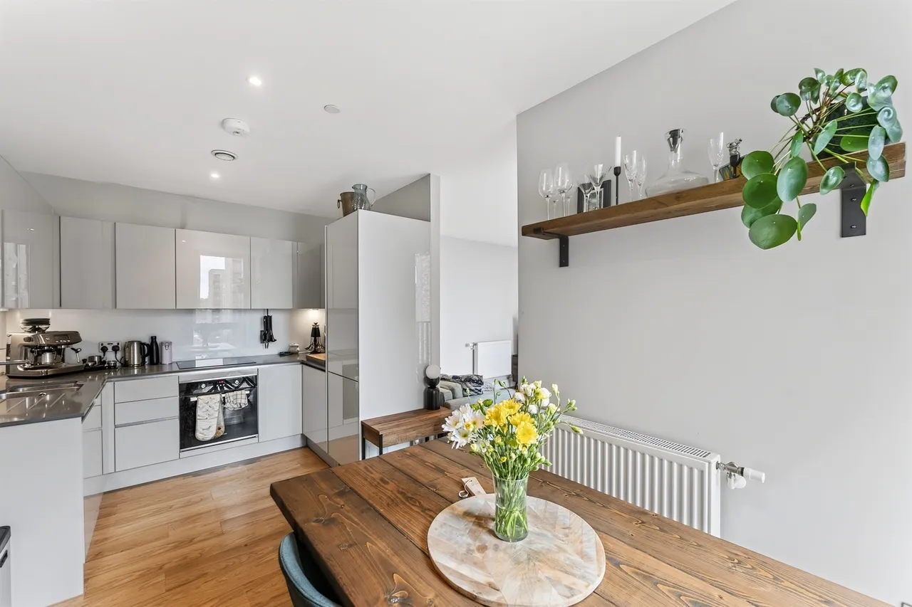 1 bed flat for sale, Greyhound Parade, London, SW17