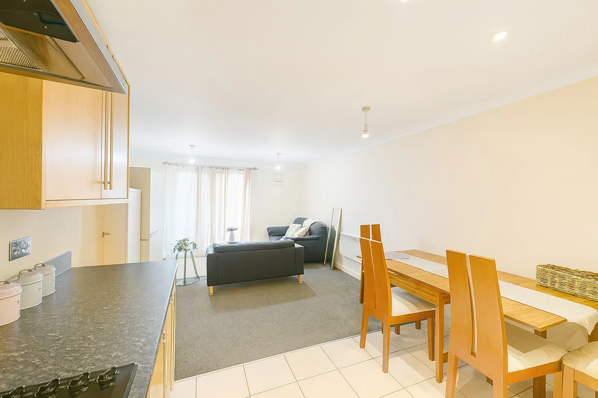 Quayside Drive, Essex, Colchester, CO2 8GQ, photo 3