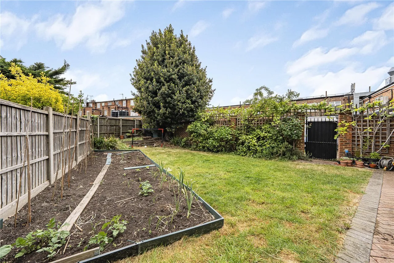 Cherry Orchard, West Drayton, UB7, photo 5