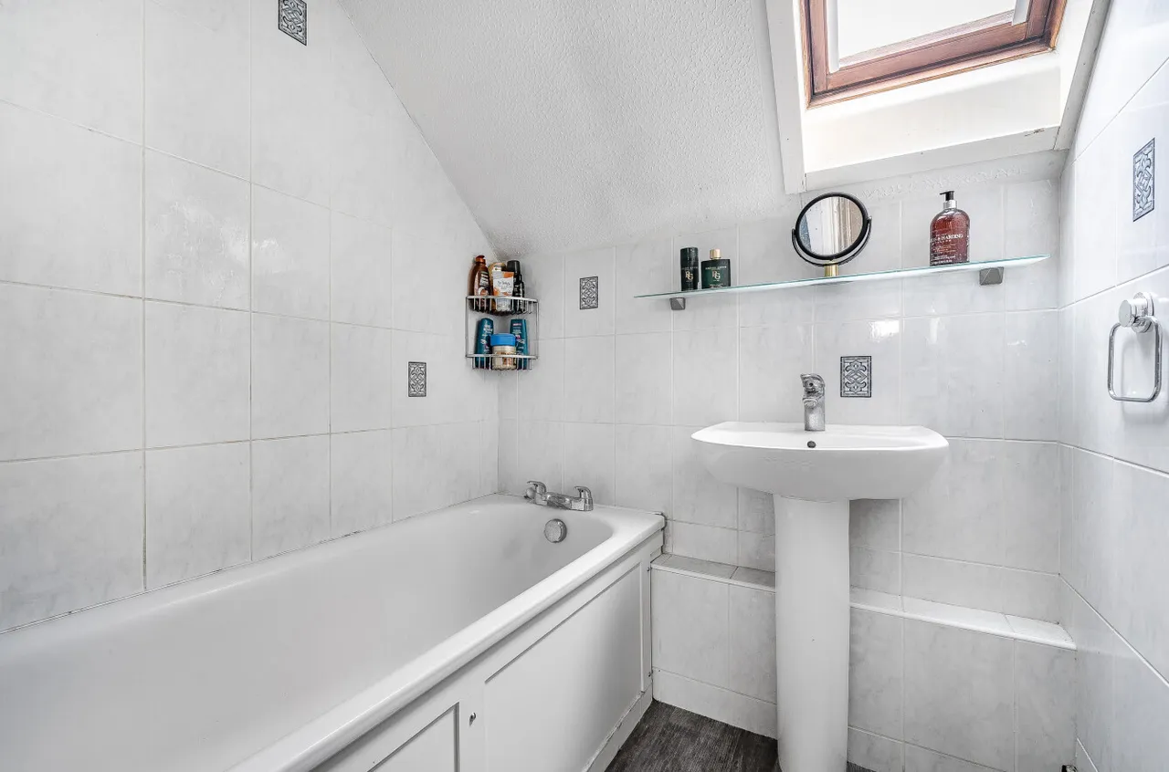 The Fieldings, Woking, GU21, photo 8