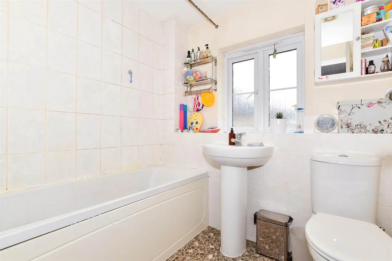 Brampton Field, Ditton, ME20, photo 9
