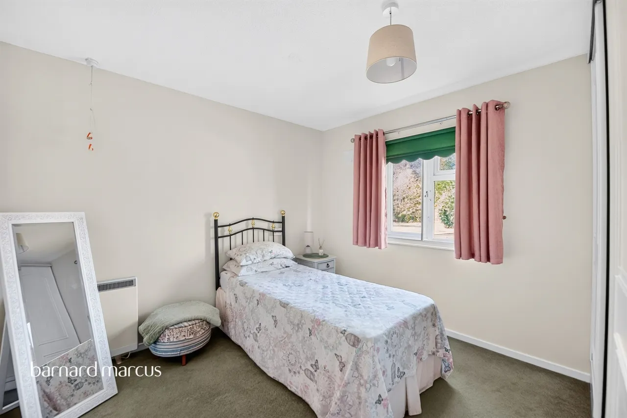 Chestnut Mead, Redhill, RH1, photo 9