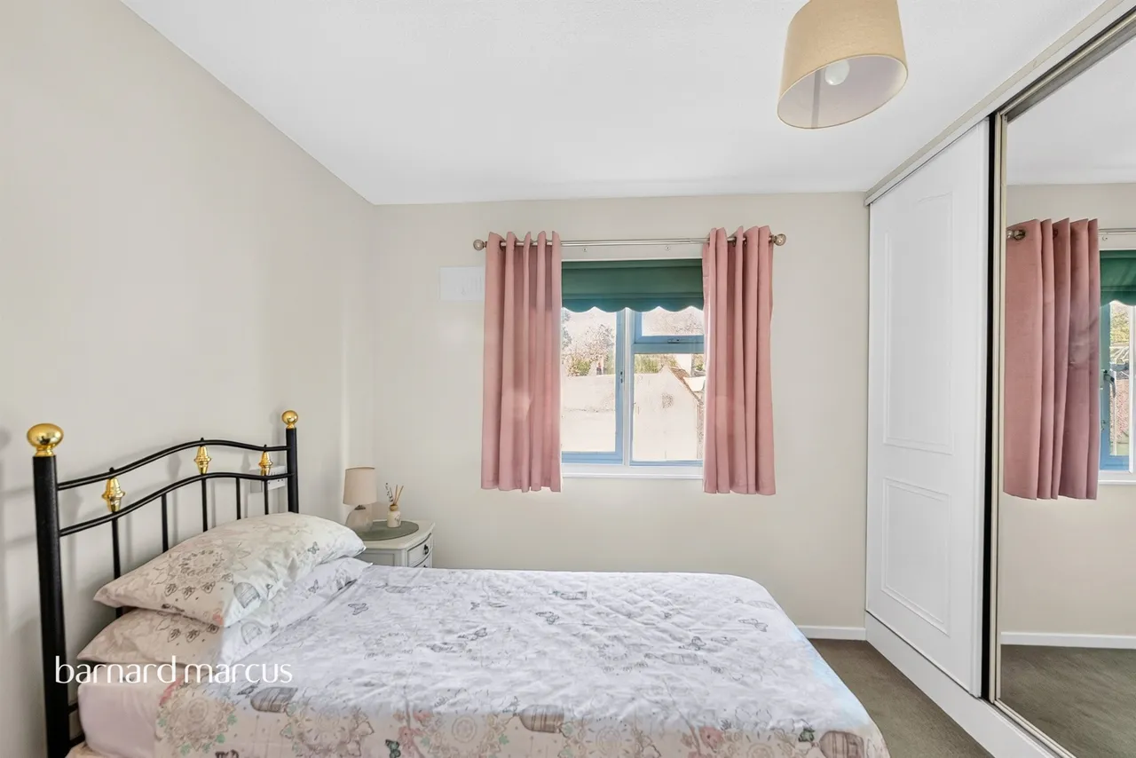 Chestnut Mead, Redhill, RH1, photo 8