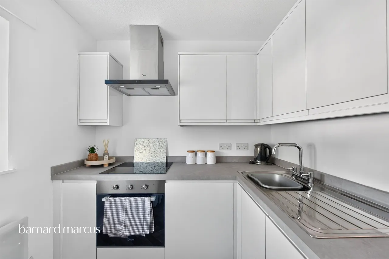 Chestnut Mead, Redhill, RH1, photo 6