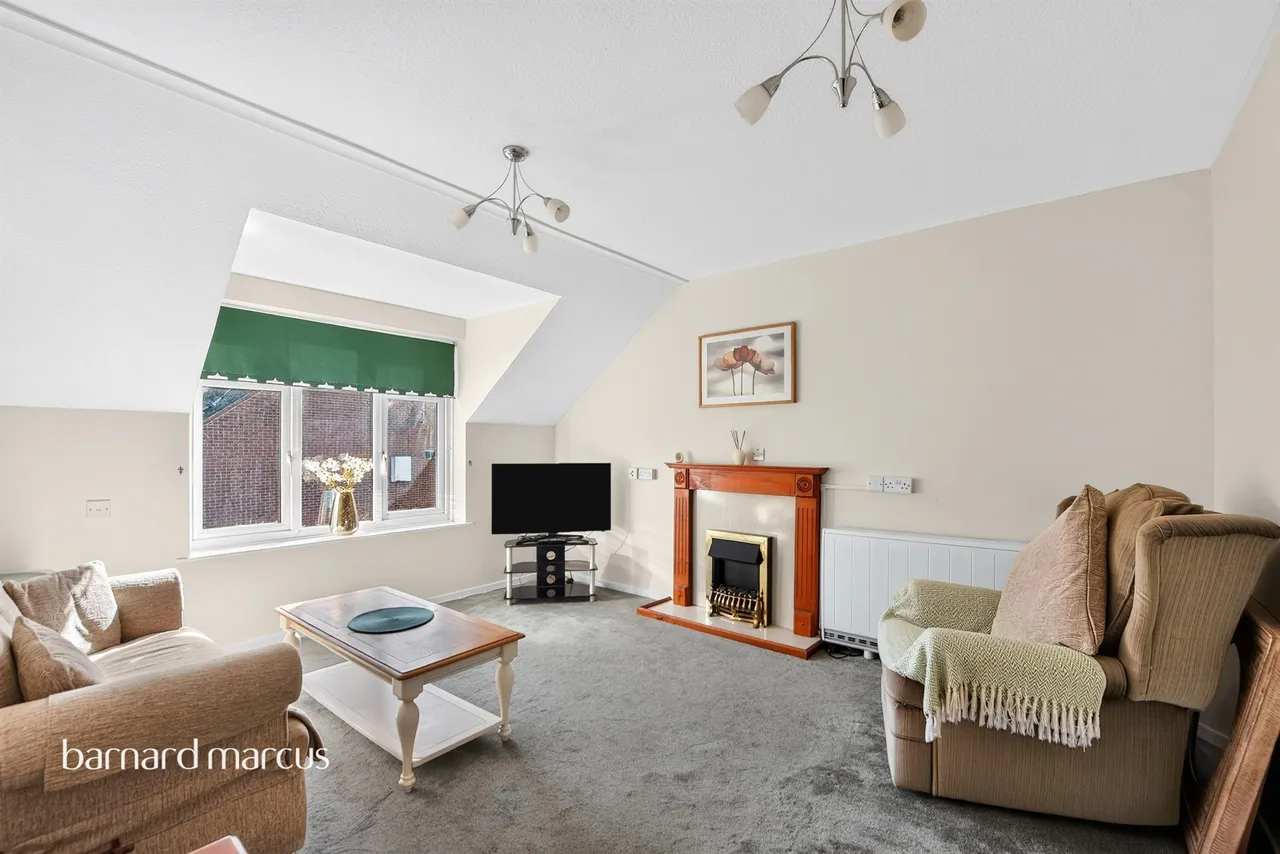 Chestnut Mead, Redhill, RH1, photo 2