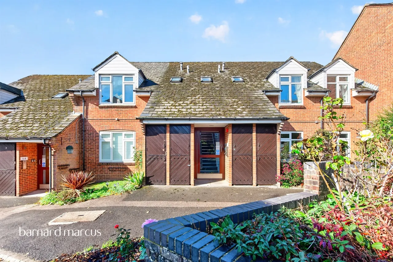 1 bed flat for sale, Chestnut Mead, Redhill, RH1