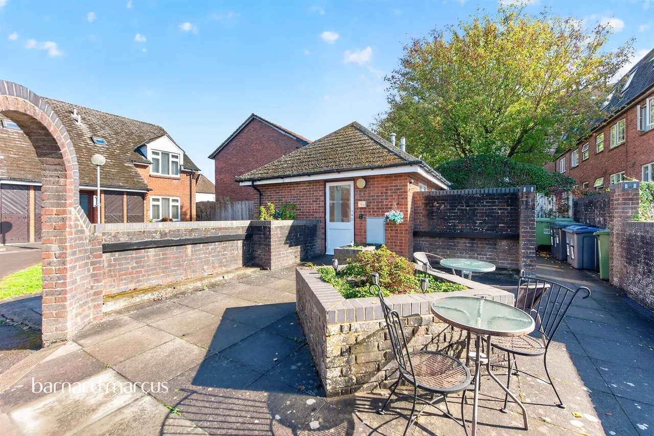 Chestnut Mead, Redhill, RH1, photo 12