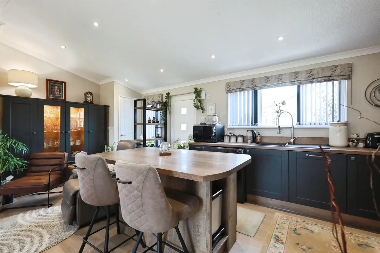 Oak Court, Marston Edge, CV37, photo 2