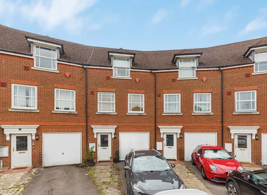 4 bed house for sale — White Lodge Close, Old Isleworth, TW7