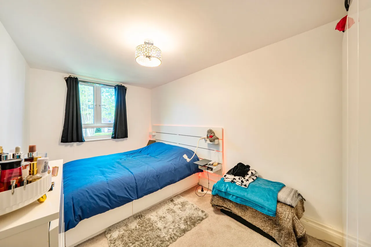 58 Langdale Close, London, photo 3
