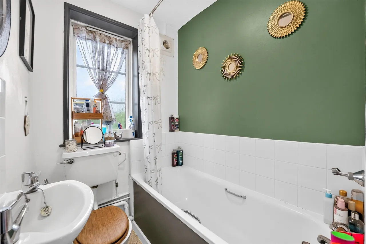 Montacute Road, Morden, photo 6