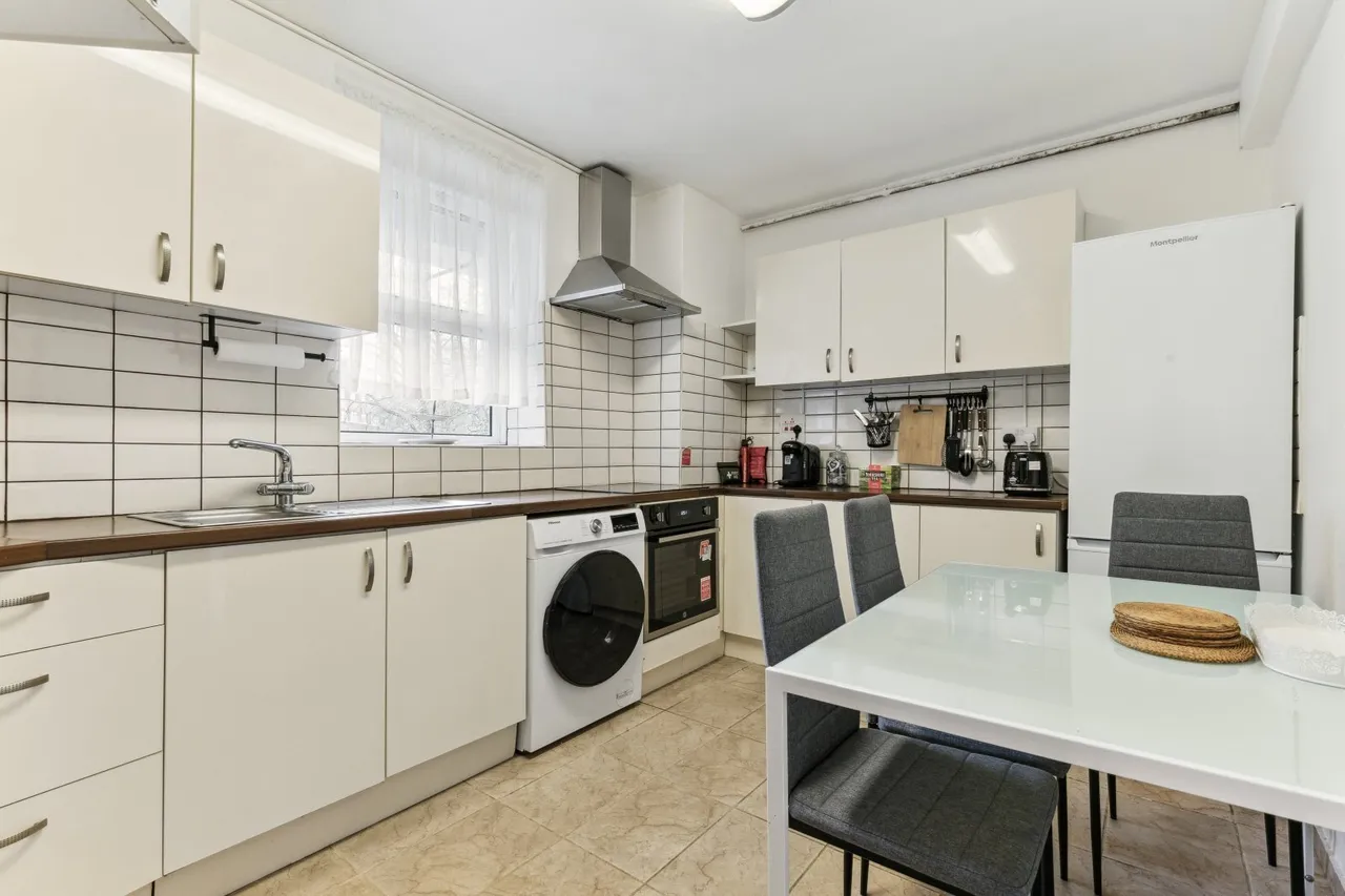 Wandsworth Road, London, SW8, photo 6