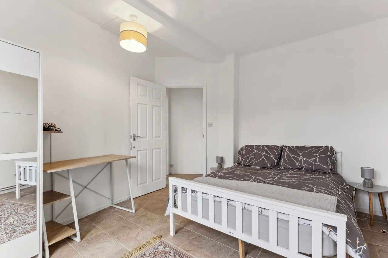 Wandsworth Road, London, SW8, photo 8