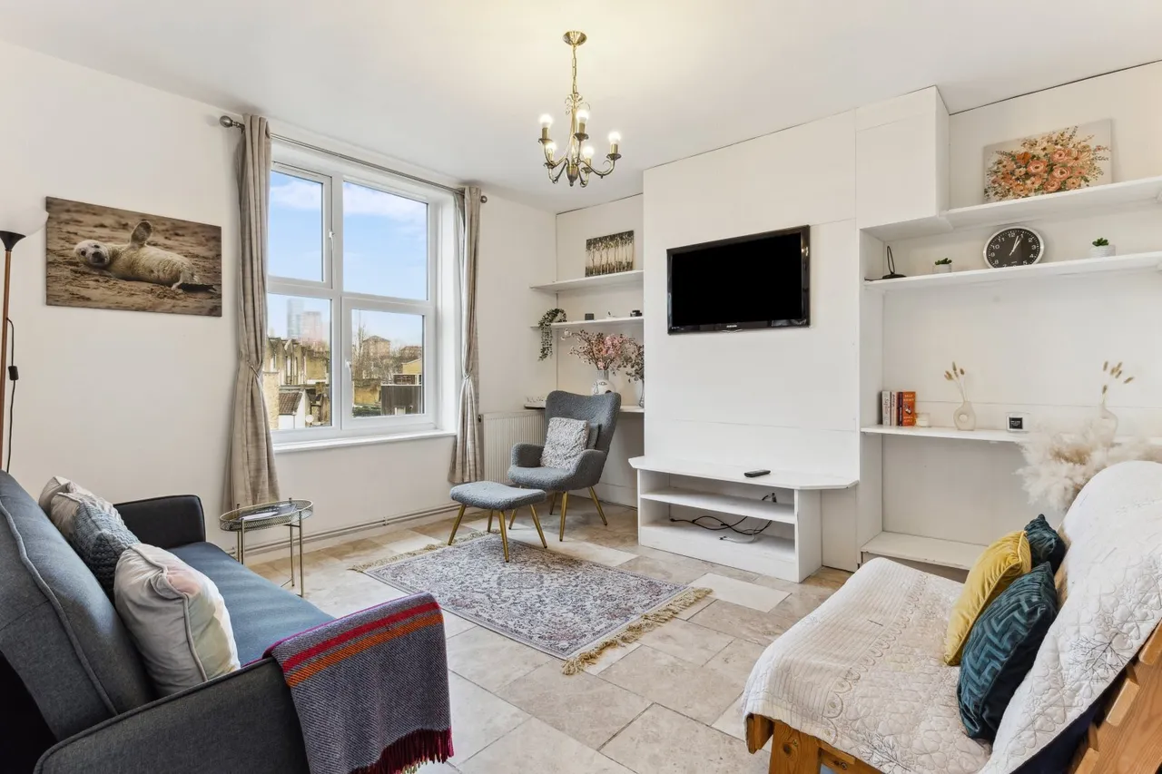 Wandsworth Road, London, SW8, photo 13