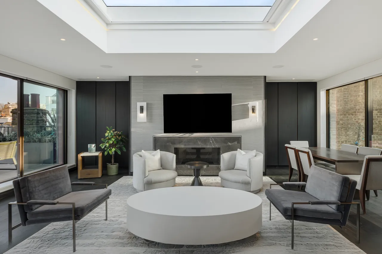 Knights House, Cheval Place, Knightsbridge, London, photo 3