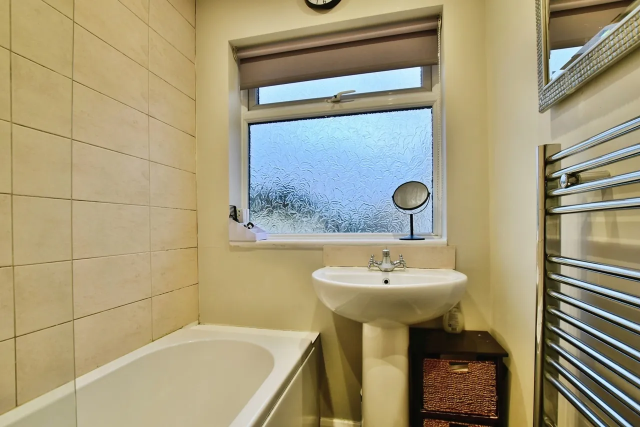 Dalveen Drive, Timperley, Altrincham, Greater Manchester, WA15, photo 10