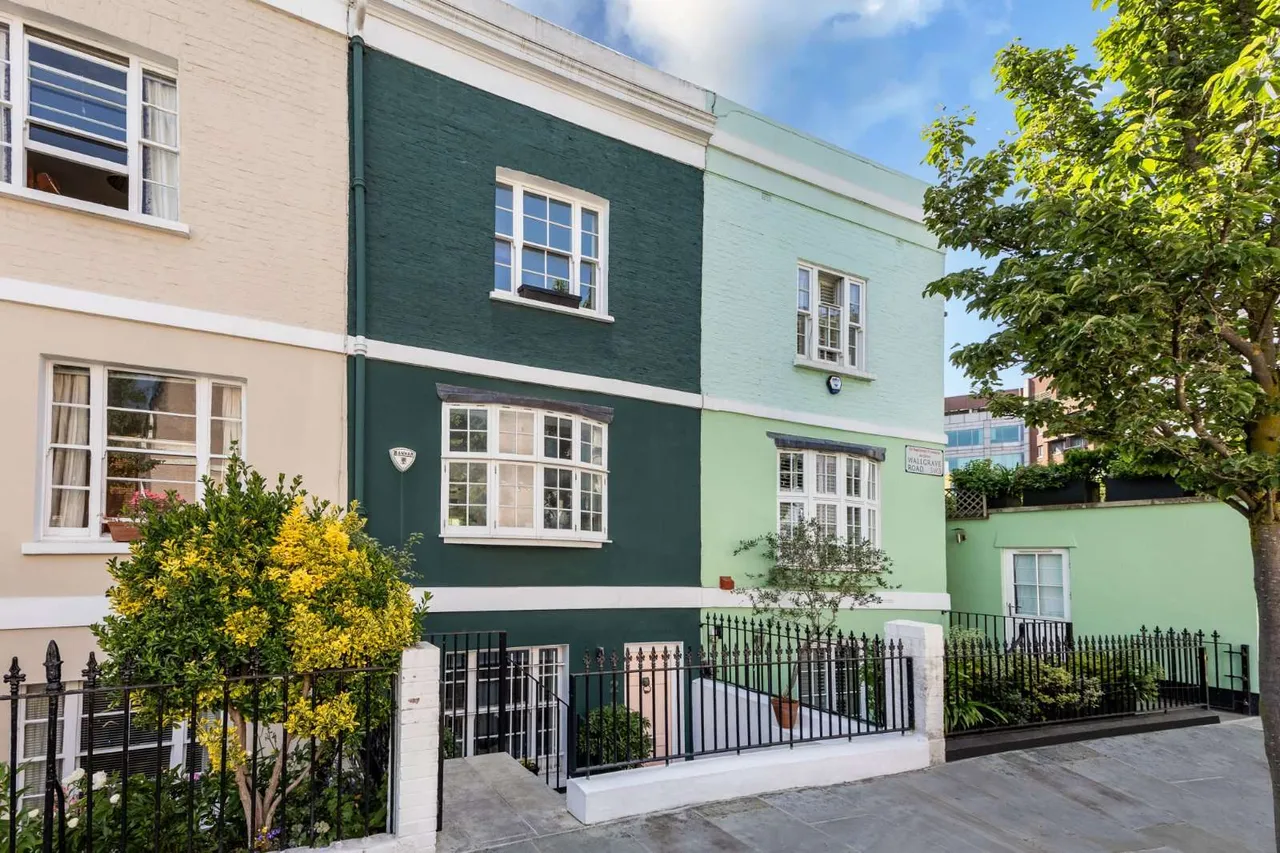 3 bed house for sale, Wallgrave Road, London, SW5
