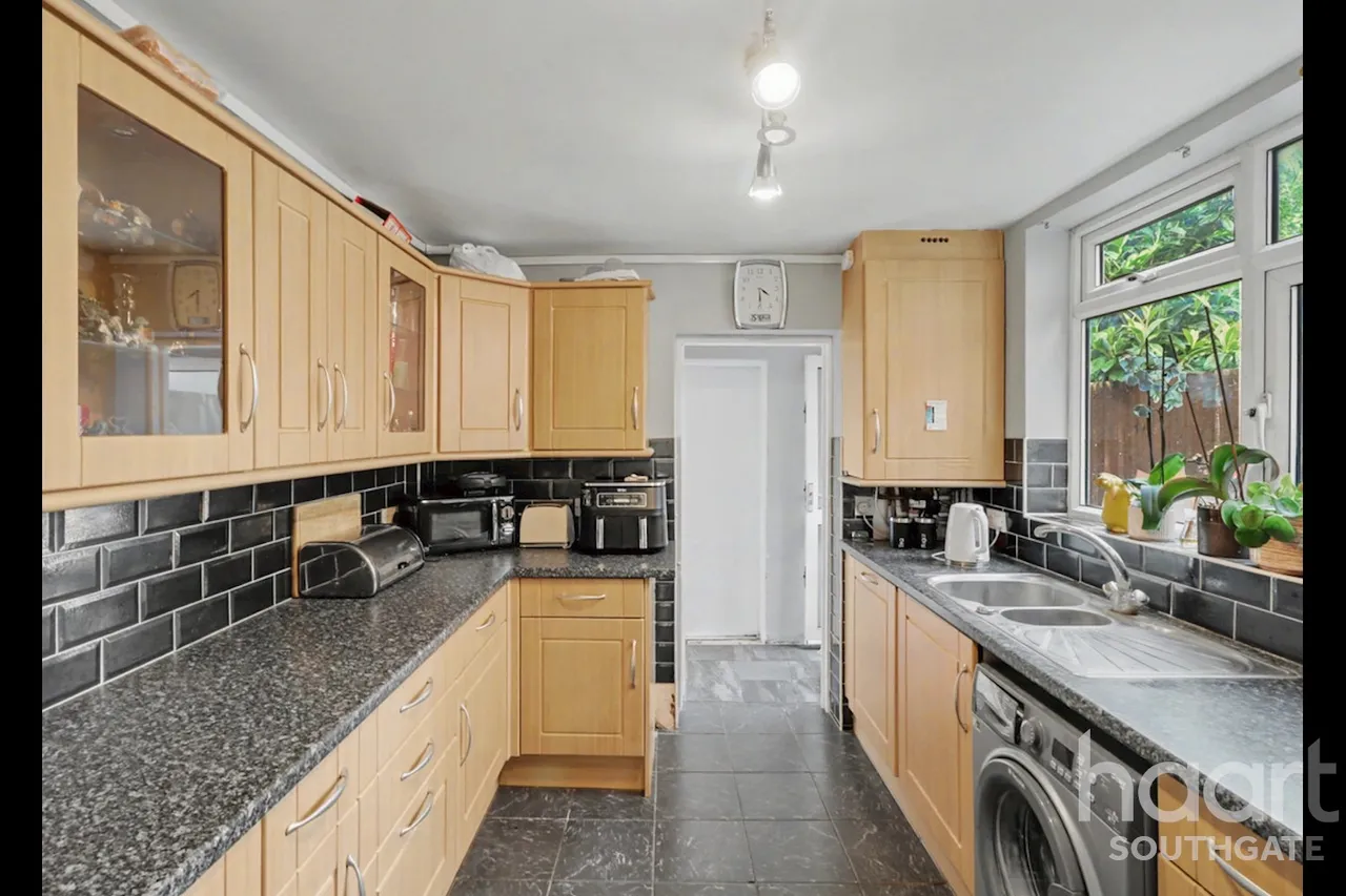 Carlton Road, London, N11, photo 4
