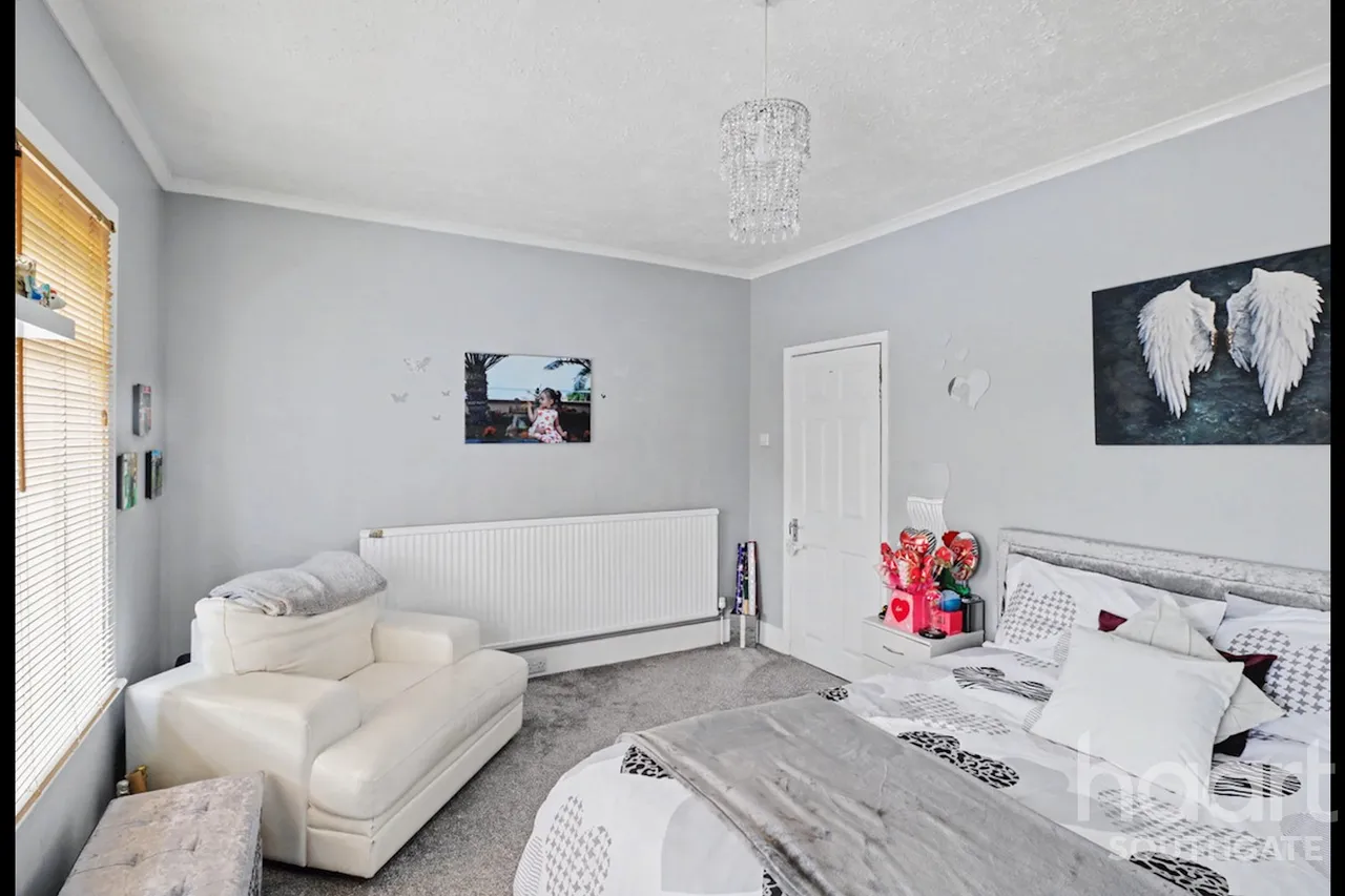 3 bed house for sale, Carlton Road, London, N11
