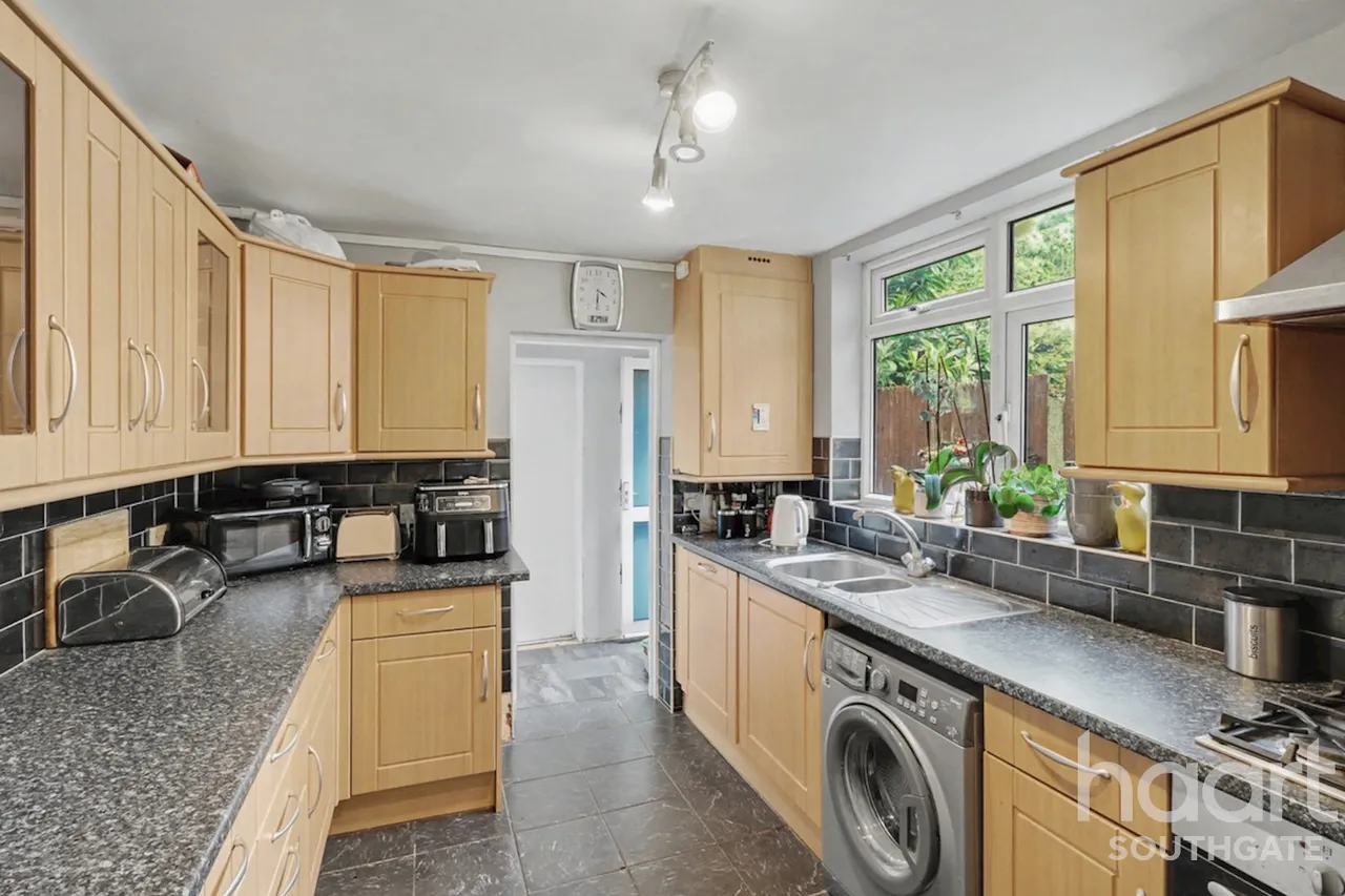 Carlton Road, London, N11, photo 9