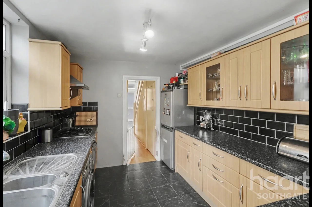 Carlton Road, London, N11, photo 10