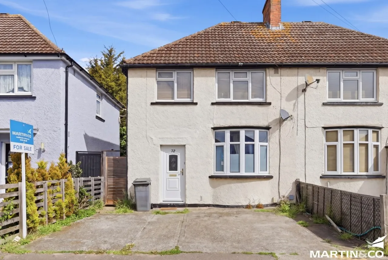 3 bed house for sale — Springfield Park Avenue, Chelmsford
