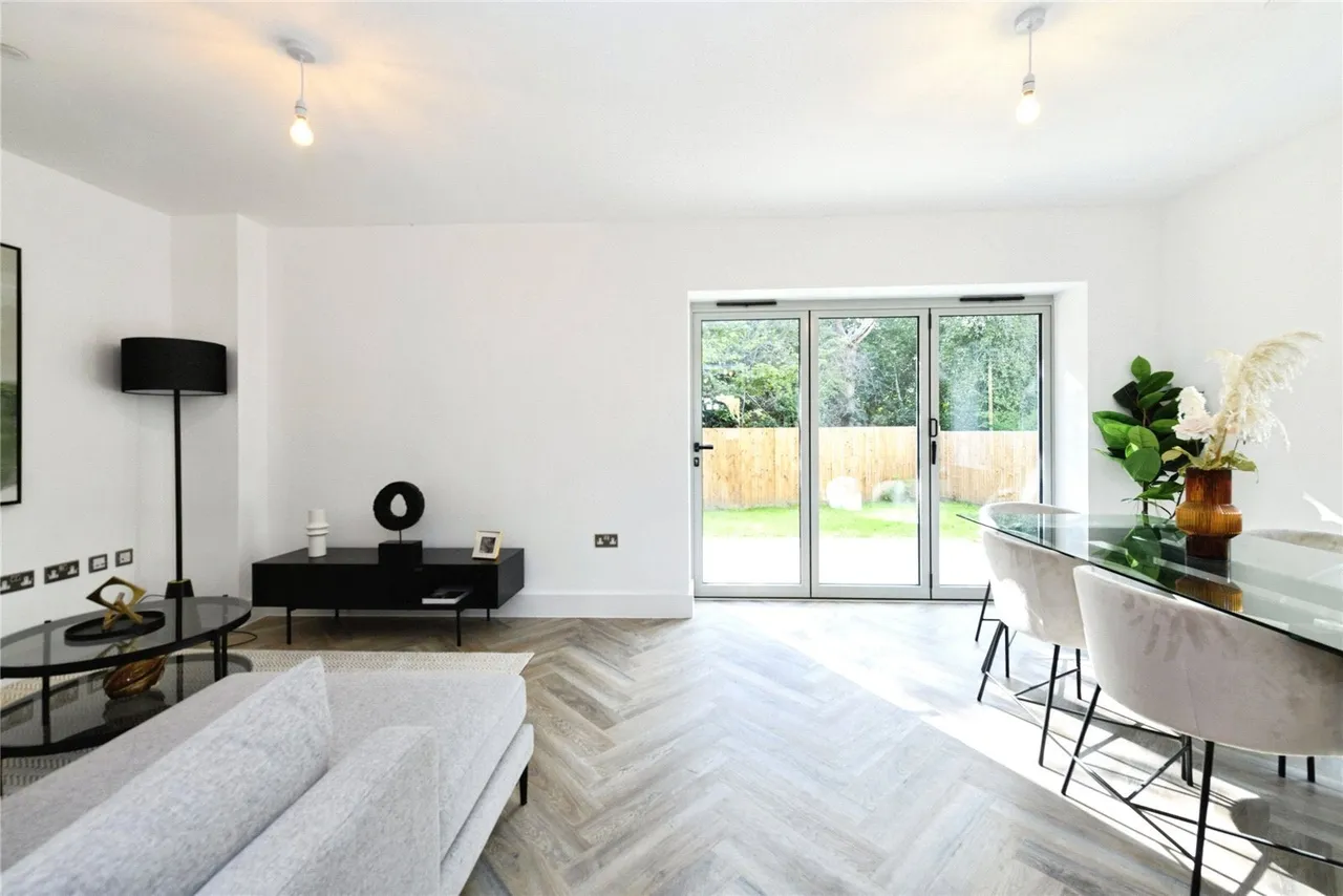 3 bed house for sale — Fairoak Close, Kenley, CR8