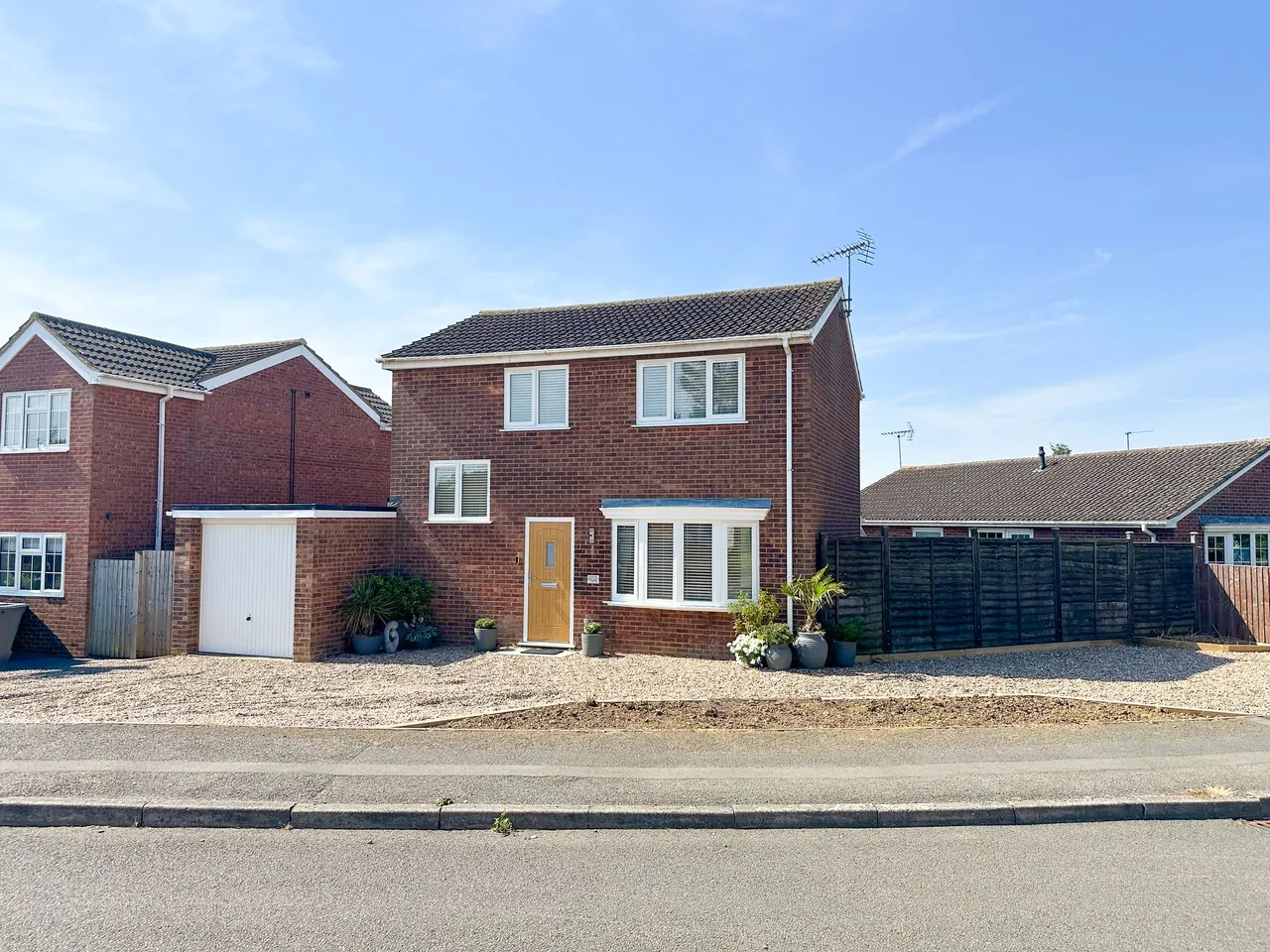 3 bed house for sale — Connolly Drive, Rothwell, NN14