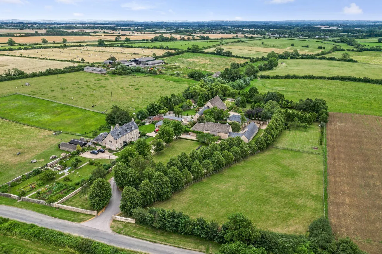 Ampney St. Mary, Cirencester, Gloucestershire, GL7 5EB, photo 2