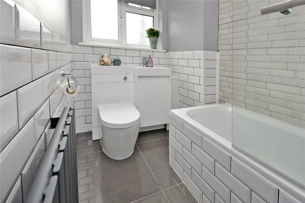 The Maisonettes, Alberta Avenue, Cheam, Sutton, SM1, photo 5