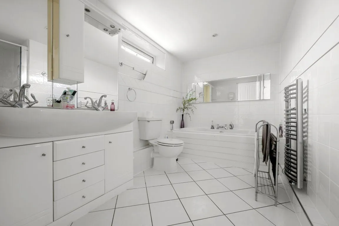 Vicarage Lane, IG7, photo 11