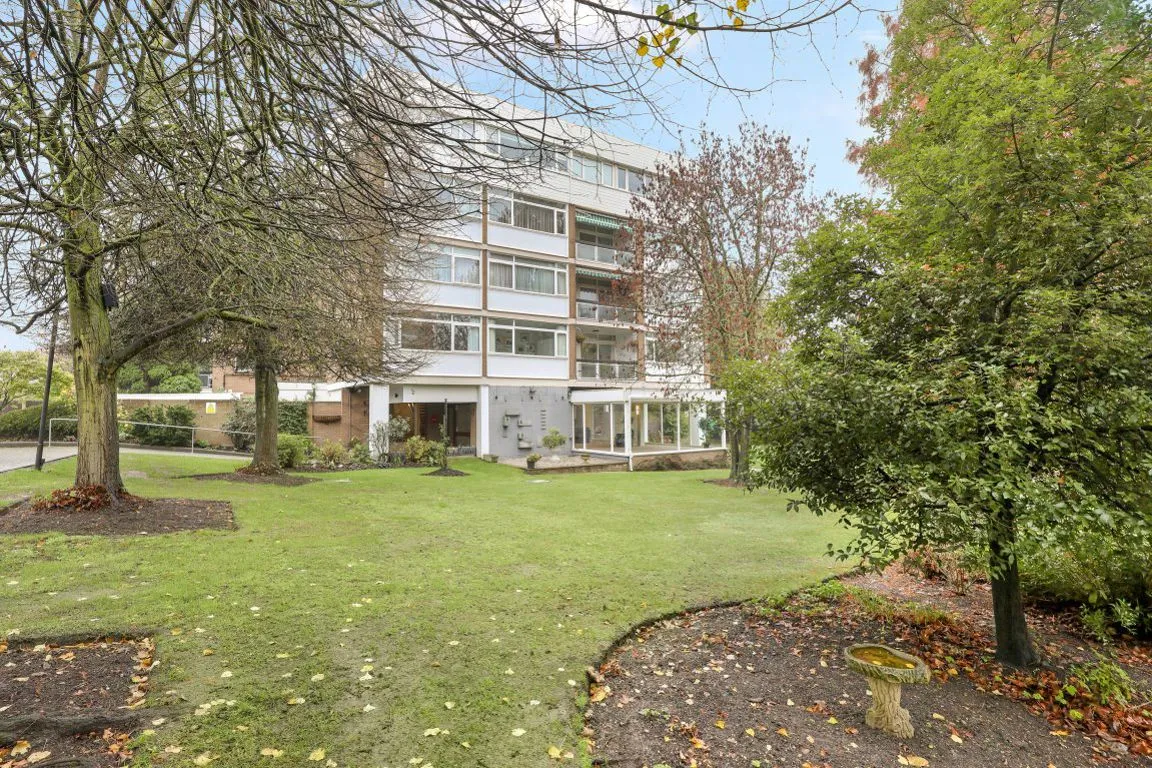 2 bed house to rent, Vicarage Lane, IG7