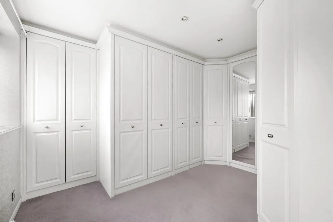 Vicarage Lane, IG7, photo 9
