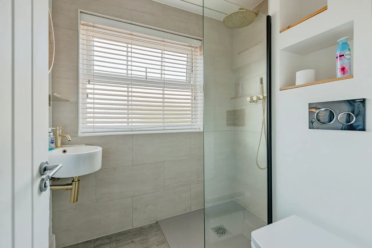 Pine Gardens, Horley, RH6, photo 13