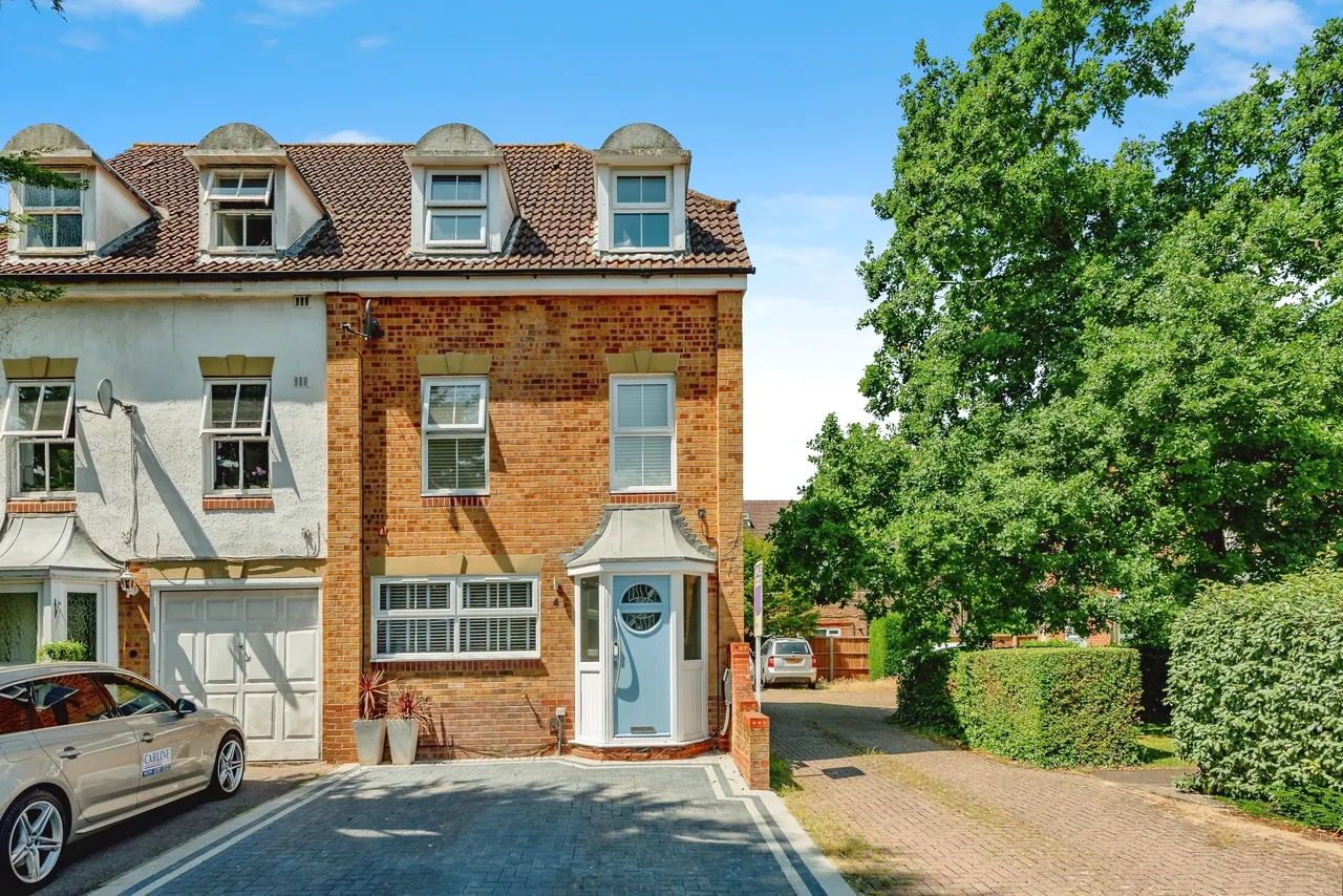 4 bed house for sale, Pine Gardens, Horley, RH6