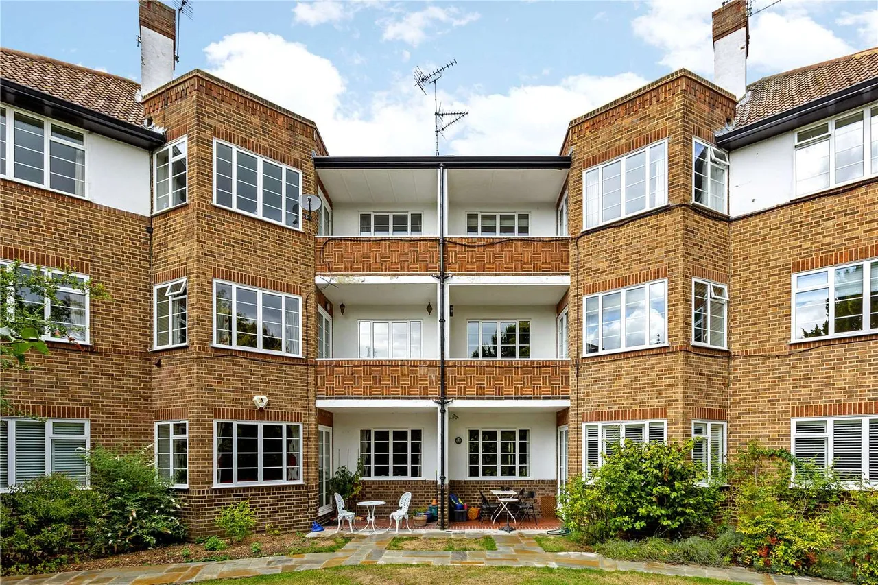 Chester Close, Richmond, TW10, photo 3