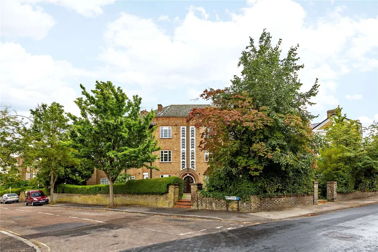 Chester Close, Richmond, TW10, photo 12