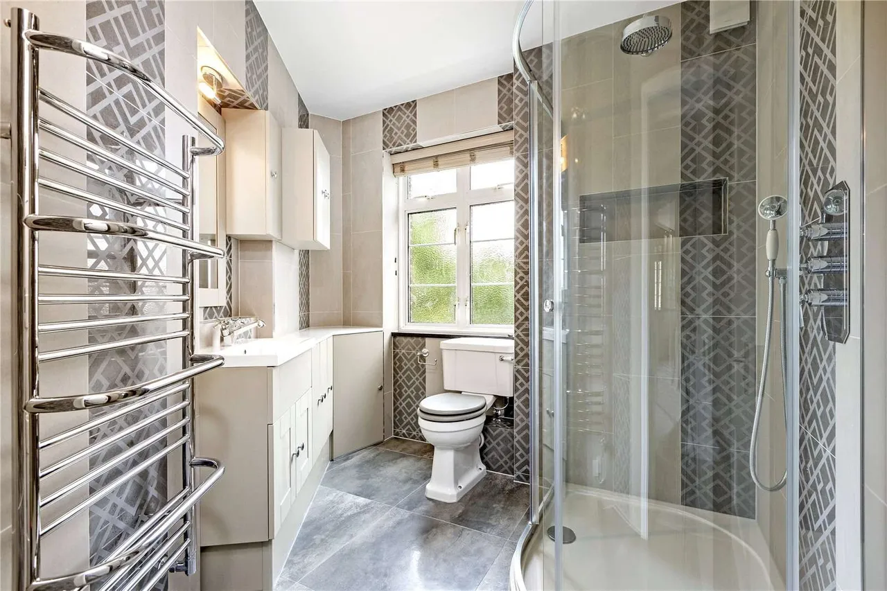 Chester Close, Richmond, TW10, photo 9
