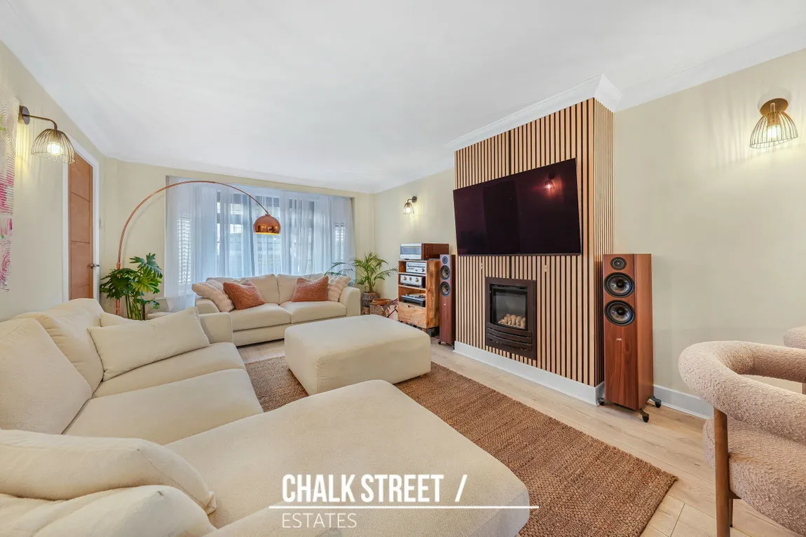 Lovell Walk, Rainham, RM13, photo 2