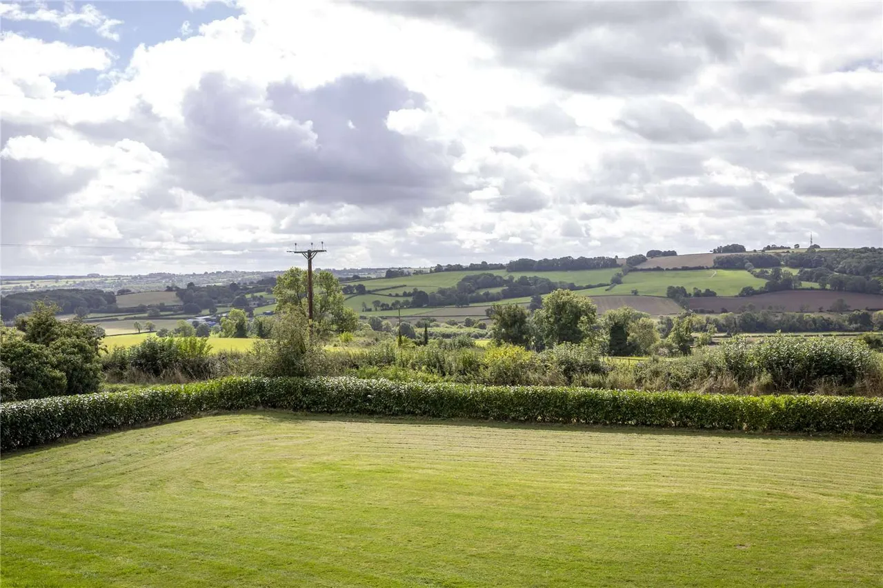 Bledington Road, Stow-On-The-Wold, Gloucestershire, GL54 1JH, photo 2