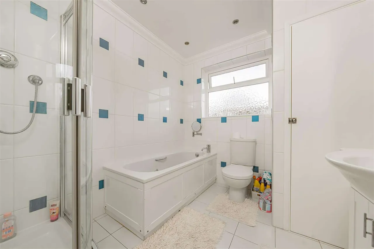 Smiths Lane, Windsor, Berkshire, SL4 5PE, photo 12