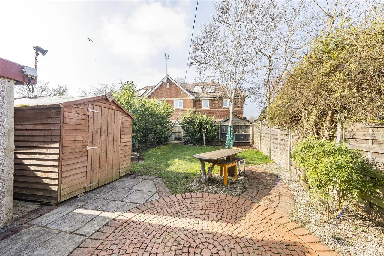 Smiths Lane, Windsor, Berkshire, SL4 5PE, photo 15