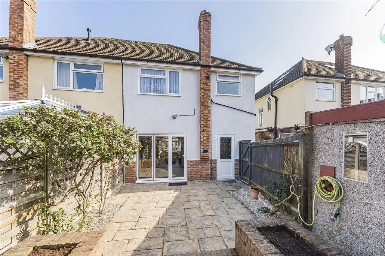 Smiths Lane, Windsor, Berkshire, SL4 5PE, photo 13